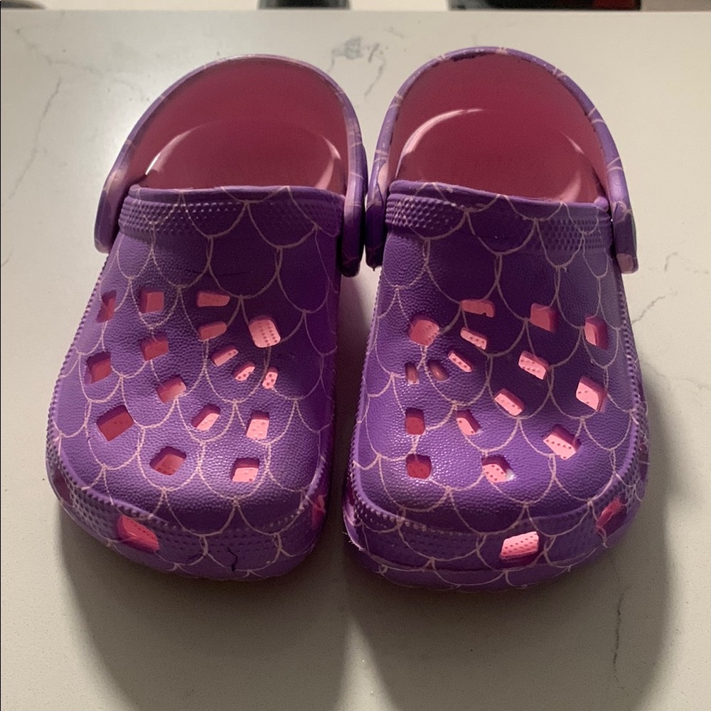 FREE WITH BUNDLE!!! Girls purple & pink “crocs”